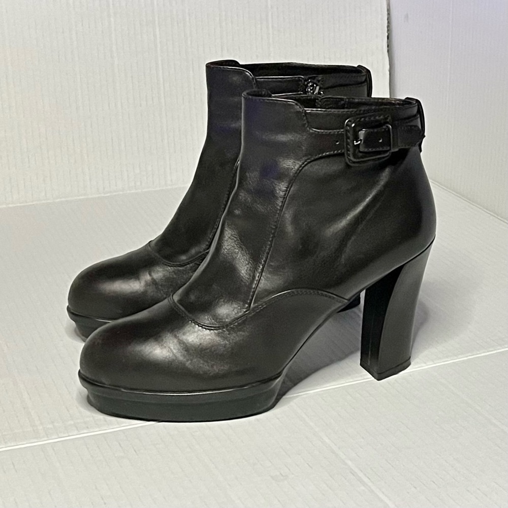 TOD’S Belted Leather Boots